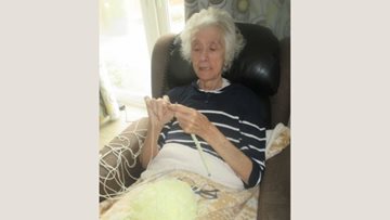 Kind Resident knits for care Colleague at Swansea care home